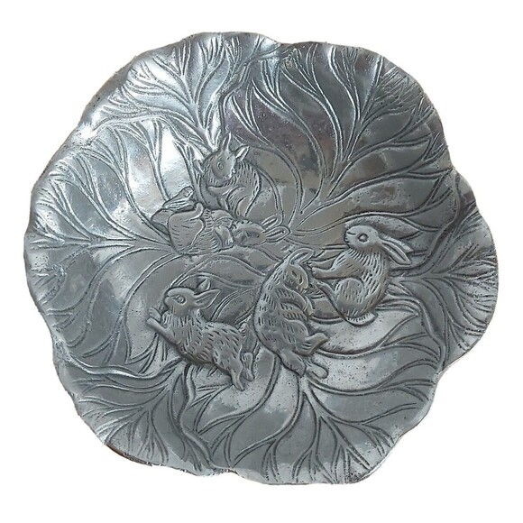 Vintage Cast Aluminum Bunny Bowl Cabbage Leaves 8" Rabbit Easter - Picture 1 of 9
